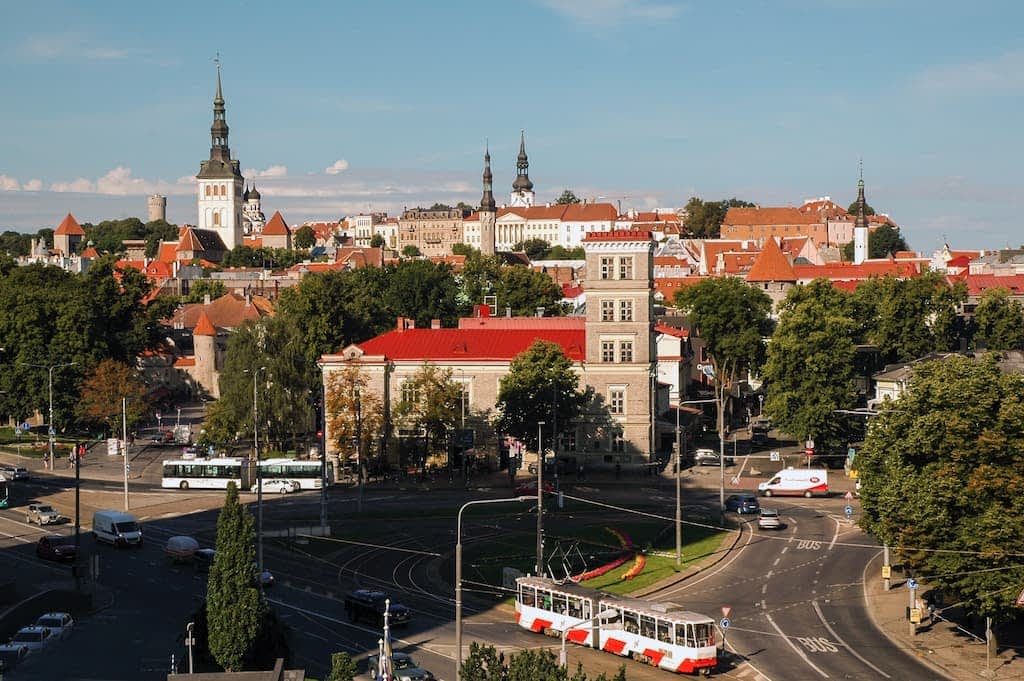 Foto da cidade de Tallin, na Estonia.