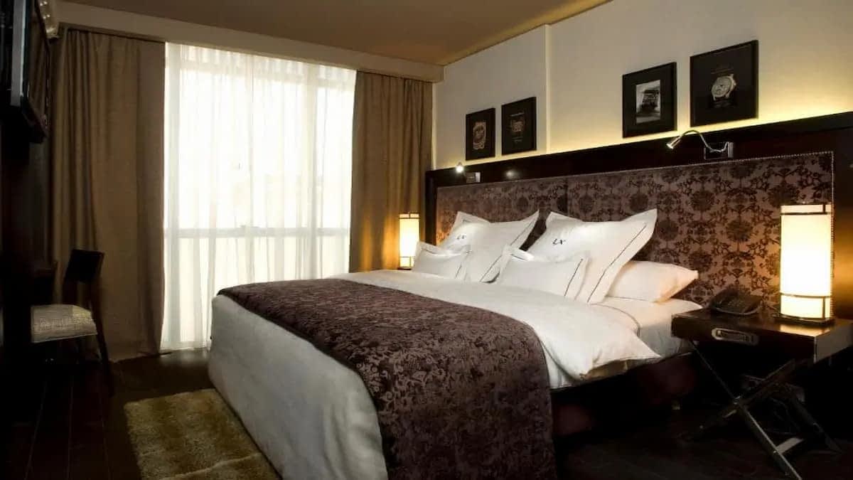 Foto de um quarto de hotel em Buenos Aires, Argentina.