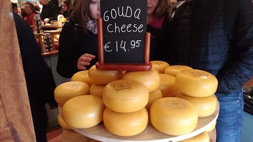 Foto de queijos na cidade dos moinhos na holanda.